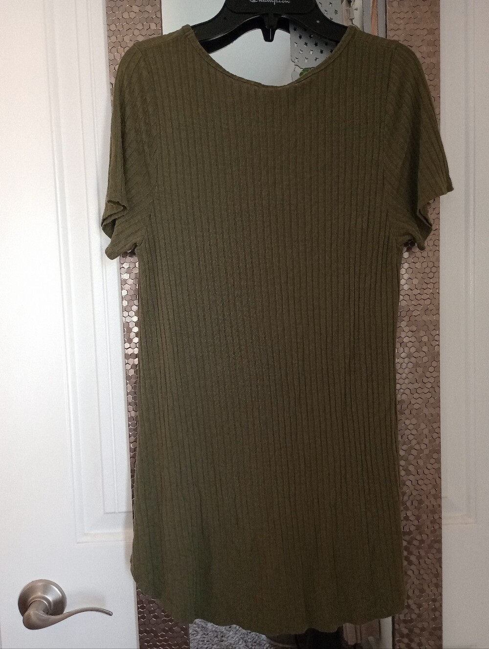 LuLaRoe Army Green Ribbed Tee - Picture 2 of 3
